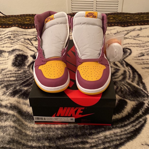 Air Jordan 1 Retro High OG - Picture 2 of 5